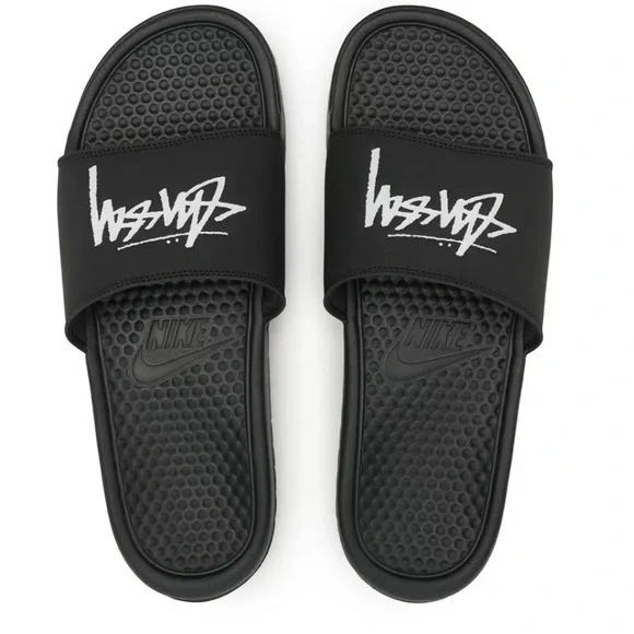 Stussy × Nike Benassi Slide 29 Nike x Stüssy Benassi 'Fossil